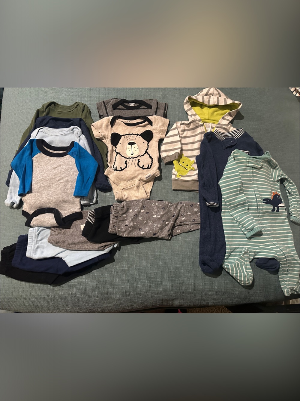 15 piece newborn baby boy bundle. Brands are carters, Gerber and Cat and Jack